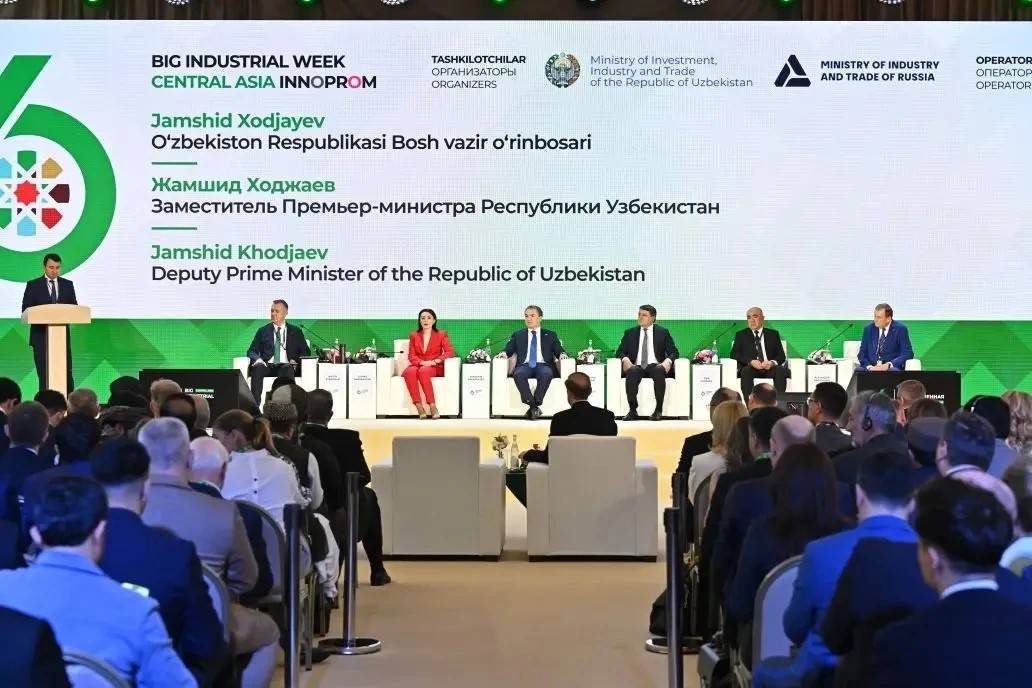Минниханов в Узбекистане принял участие в главной пленарной сессии «Иннопрома»