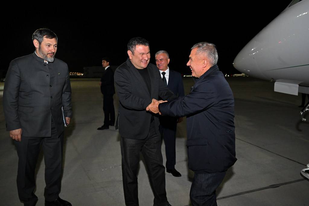 Начался рабочий визит Рустама Минниханова в Узбекистан