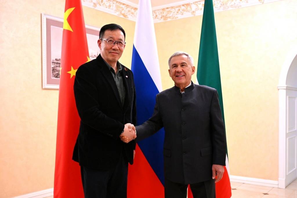 Раис Татарстана в Казани встретился с министром обороны КНР