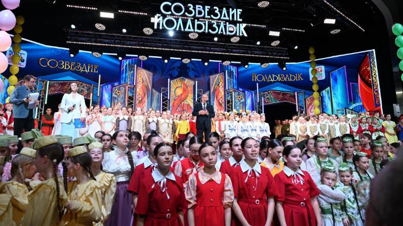 Ахметов вручил Гран-при фестиваля «Созвездие-Йолдызлык»: каждый номер – истинное удовольствие