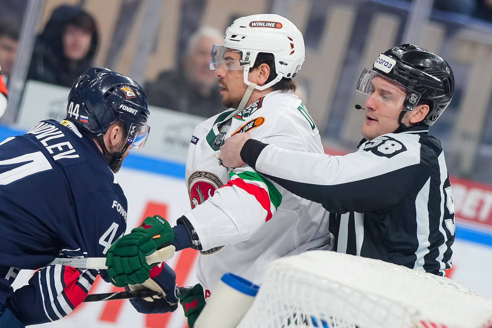 Перекрыли кислород: «Ак Барс» в первом матче полуфинала Кубка Гагарина смял «Металлург»