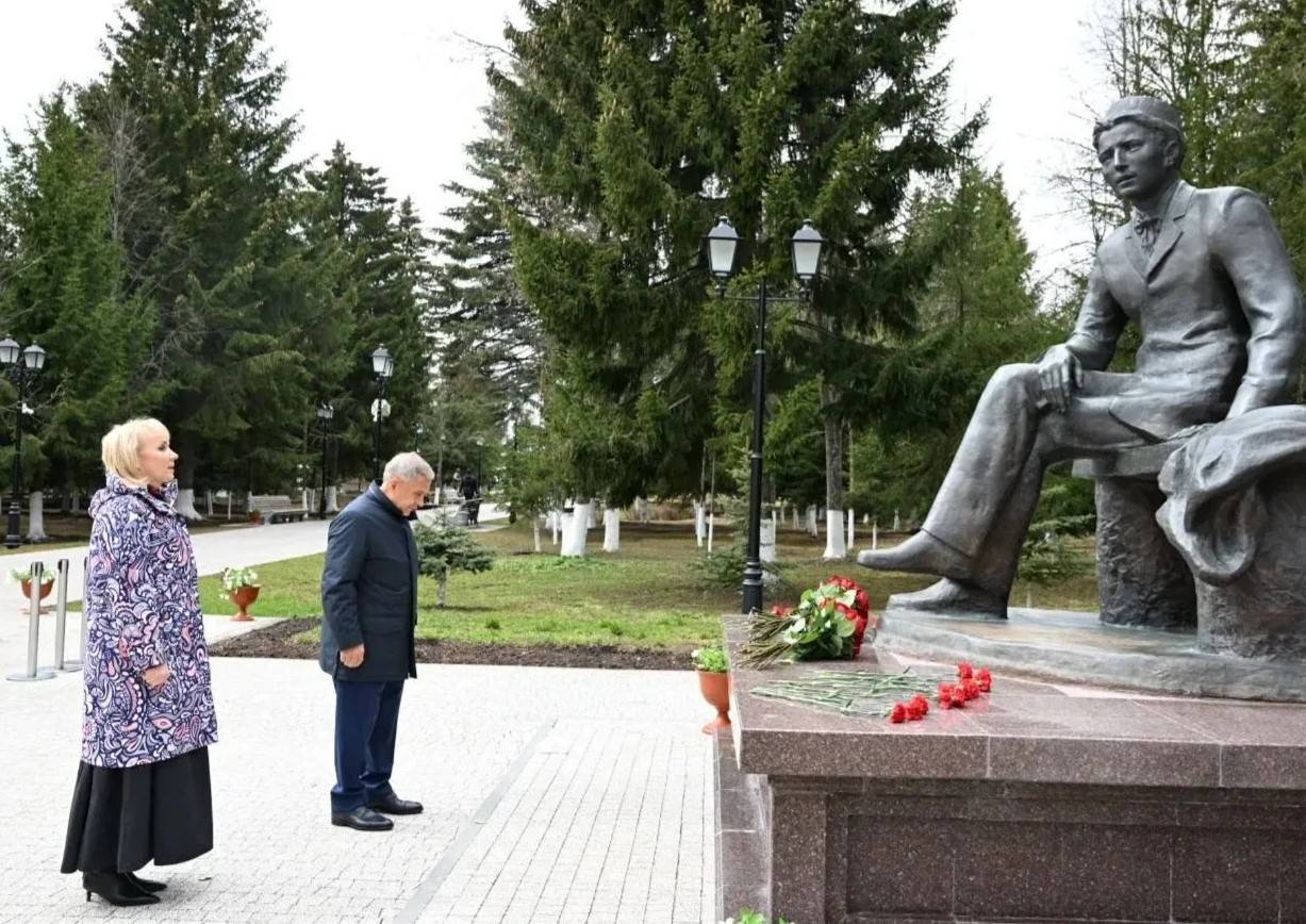 Минниханов посетил открывшийся после реконструкции музей Тукая в селе Кырлай