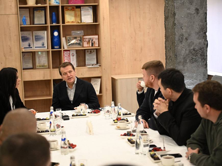 Помощь с ЕГЭ и парковками: ветераны СВО из Казани предложили Метшину новые меры поддержки