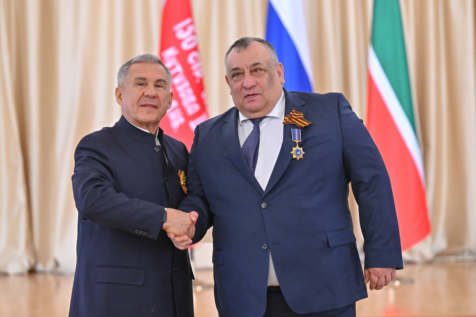 Минниханов вручил государственные награды в Казанском Кремле