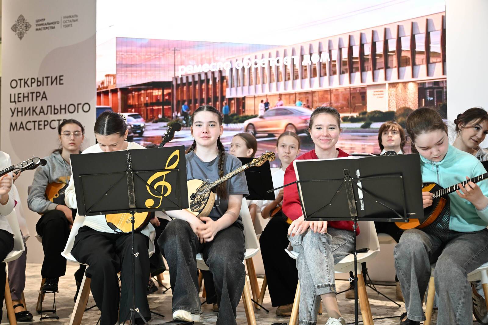 Минниханов посетил открывшийся Центр уникального мастерства в Казани