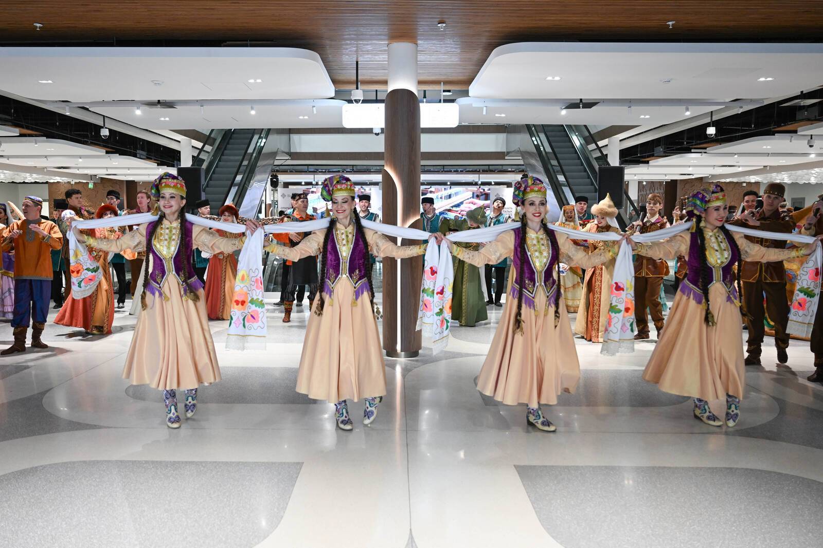 Минниханов посетил открывшийся Центр уникального мастерства в Казани