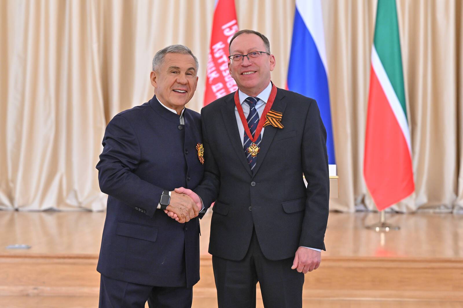 Минниханов вручил государственные награды в Казанском Кремле