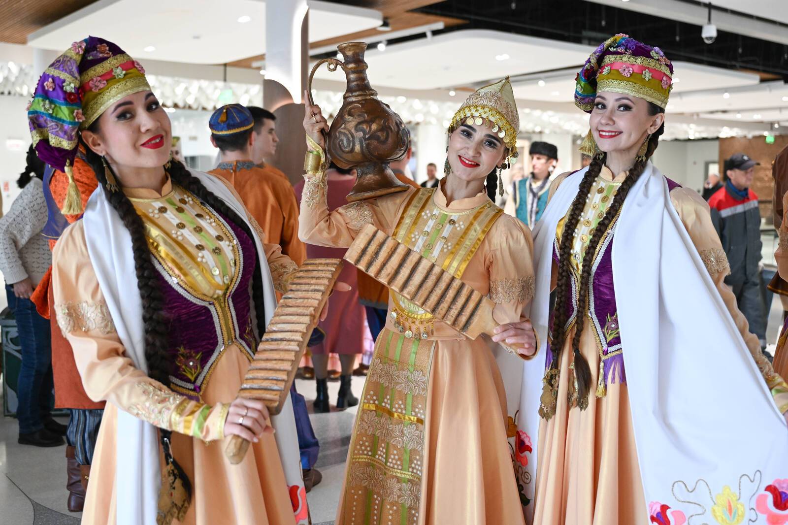 Минниханов посетил открывшийся Центр уникального мастерства в Казани