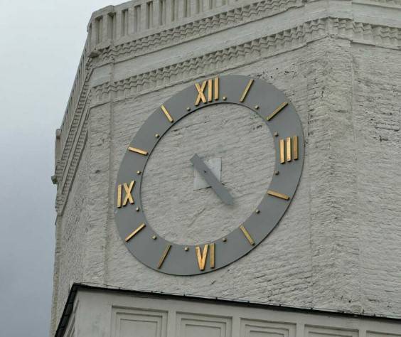 Сильный ветер сорвал стрелку часов на Спасской башне Казанского Кремля