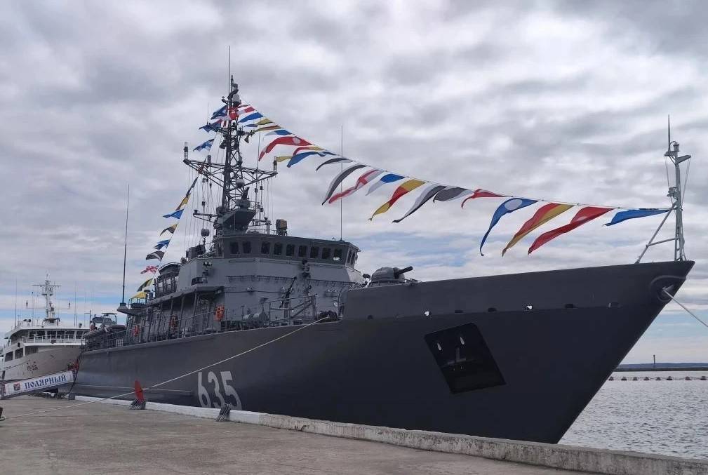 В состав ВМФ России вошел новейший тральщик противоминной обороны «Полярный»