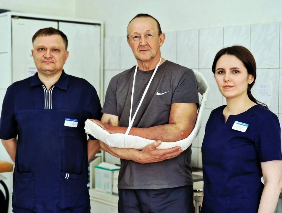 В клинику Челнов попал первый в этом году пациент с укусом гадюки, мужчину спасли