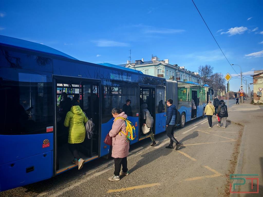 Привет из 90-х: в Казани снова появился автобус-гармошка