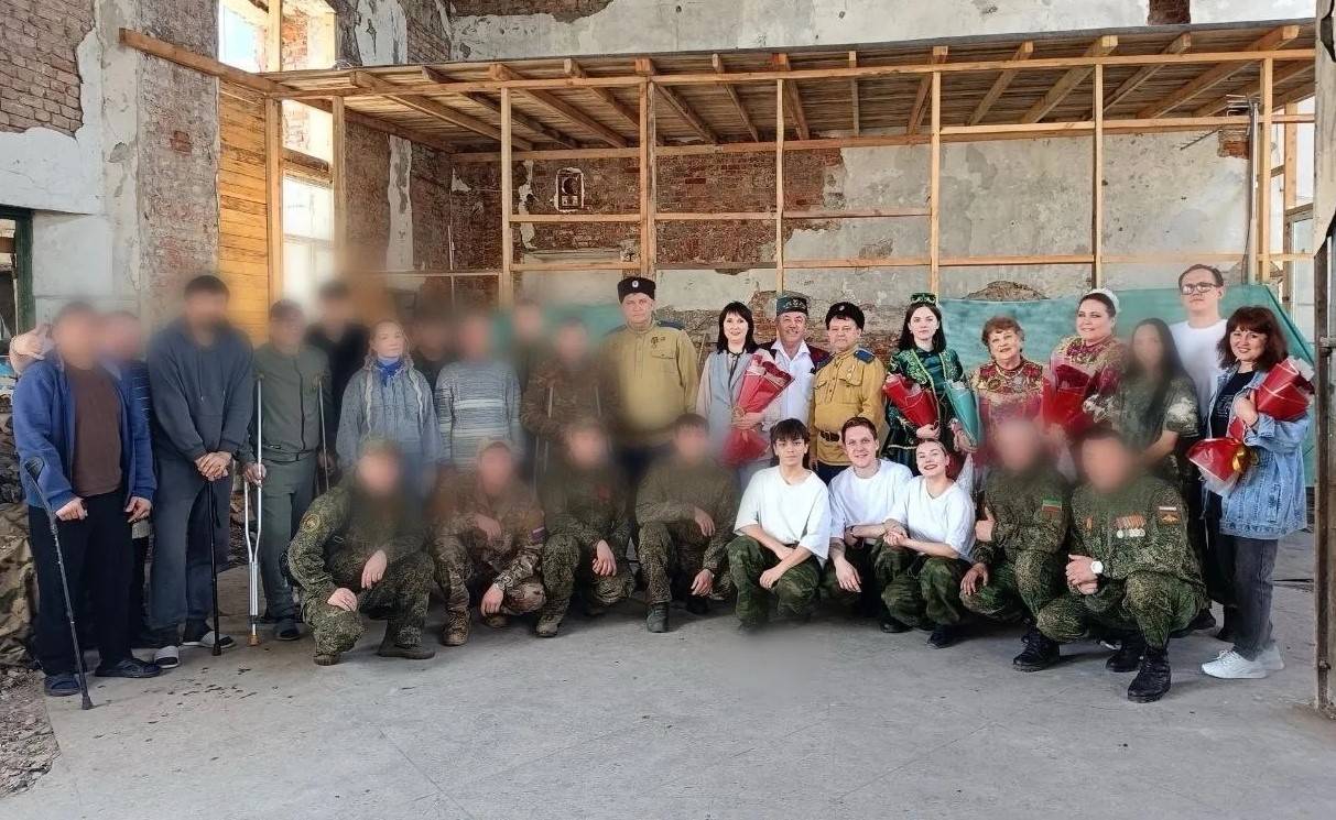 Альметьевские артисты выступили перед бойцами в ЛНР