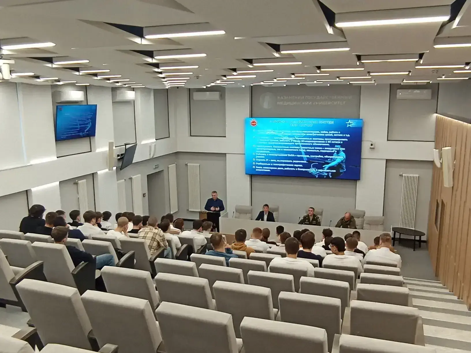 Финалист проекта «Батырлар» рассказал студентам о преимуществах службы в ВБС