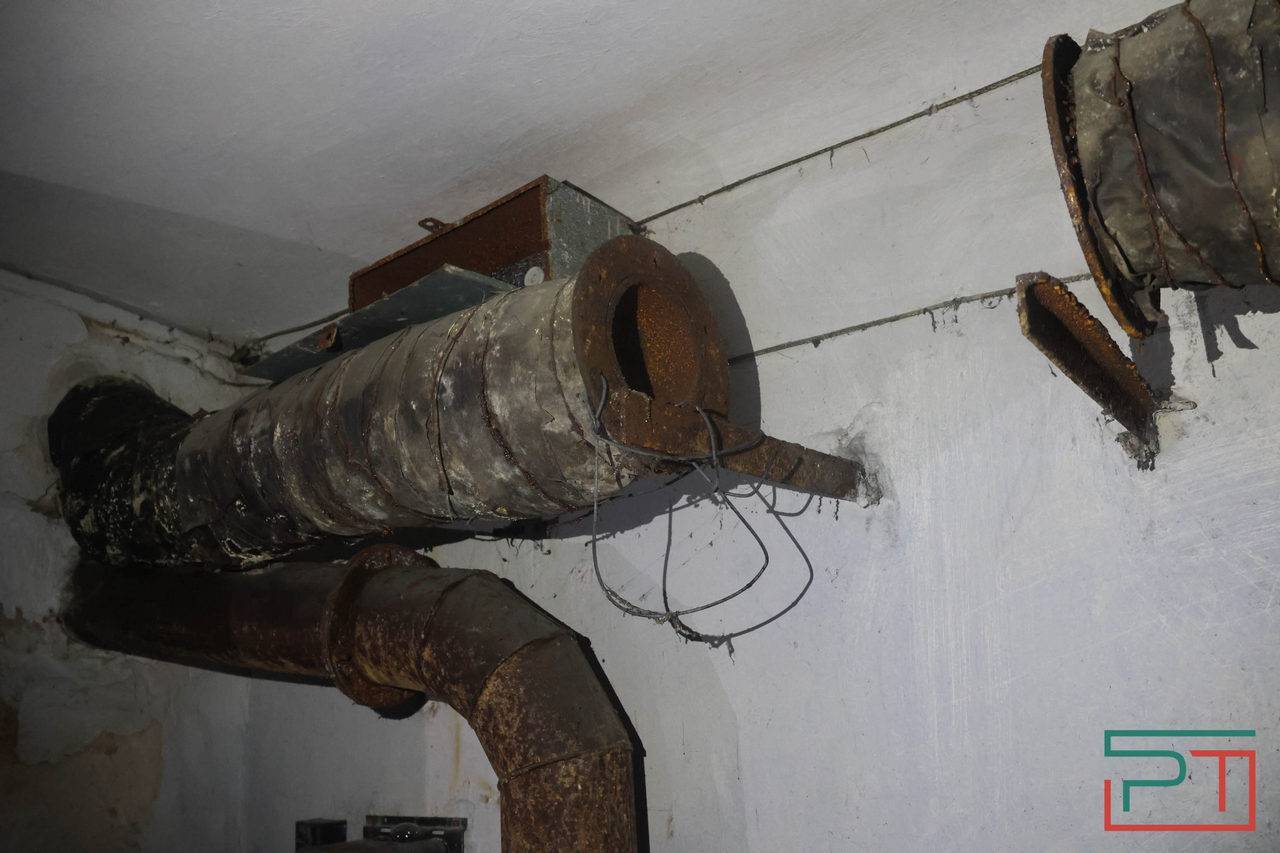 «Не хотим переезжать!»: жильцы сталинки в Казани воюют с УК, которая пытается сделать их дом аварийным