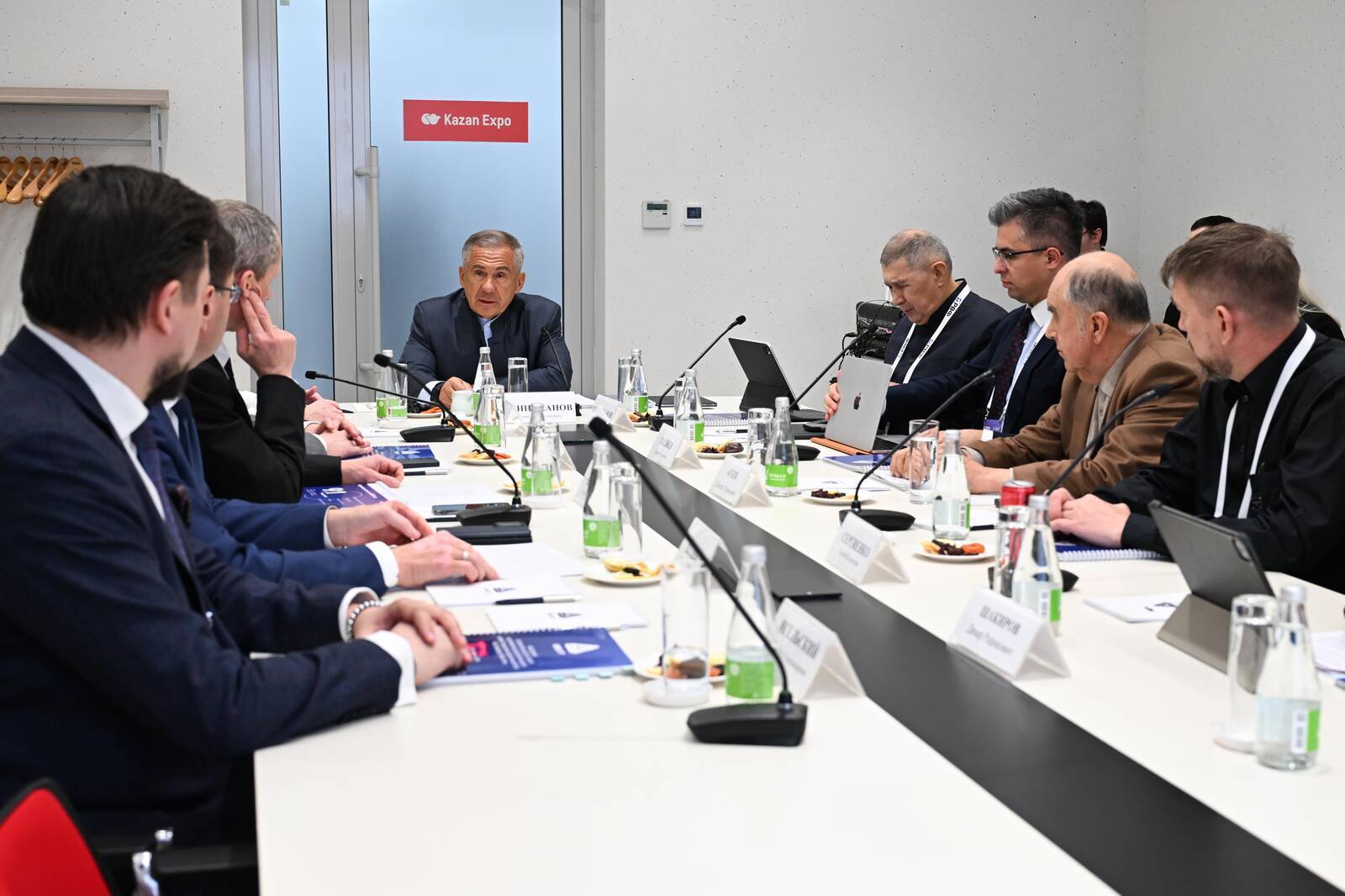 Раис Татарстана провел заседание попечительского совета Инвестиционно-венчурного фонда