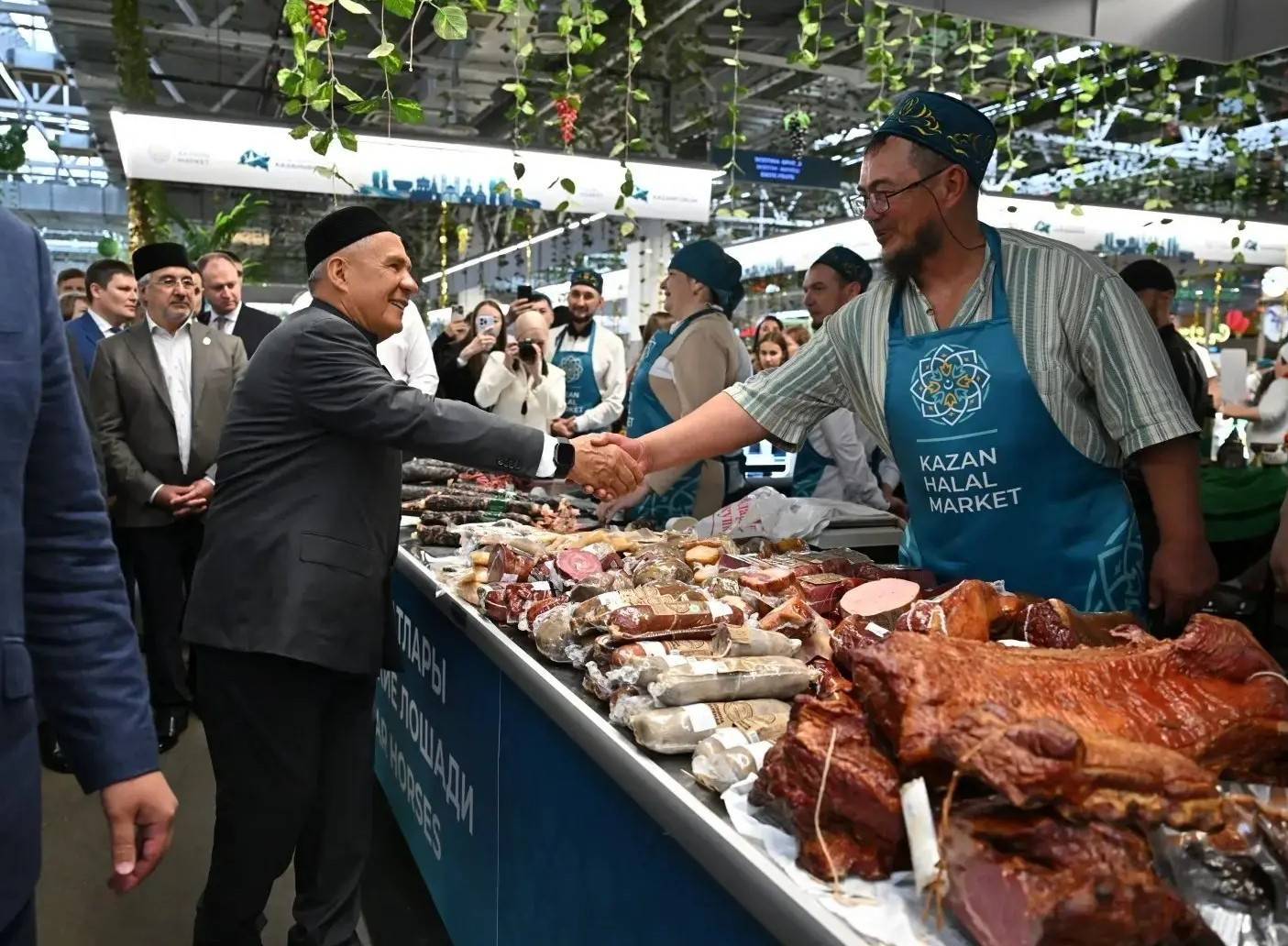 Минниханов опубликовал фотографии с открывшейся выставки Kazan Halal Market
