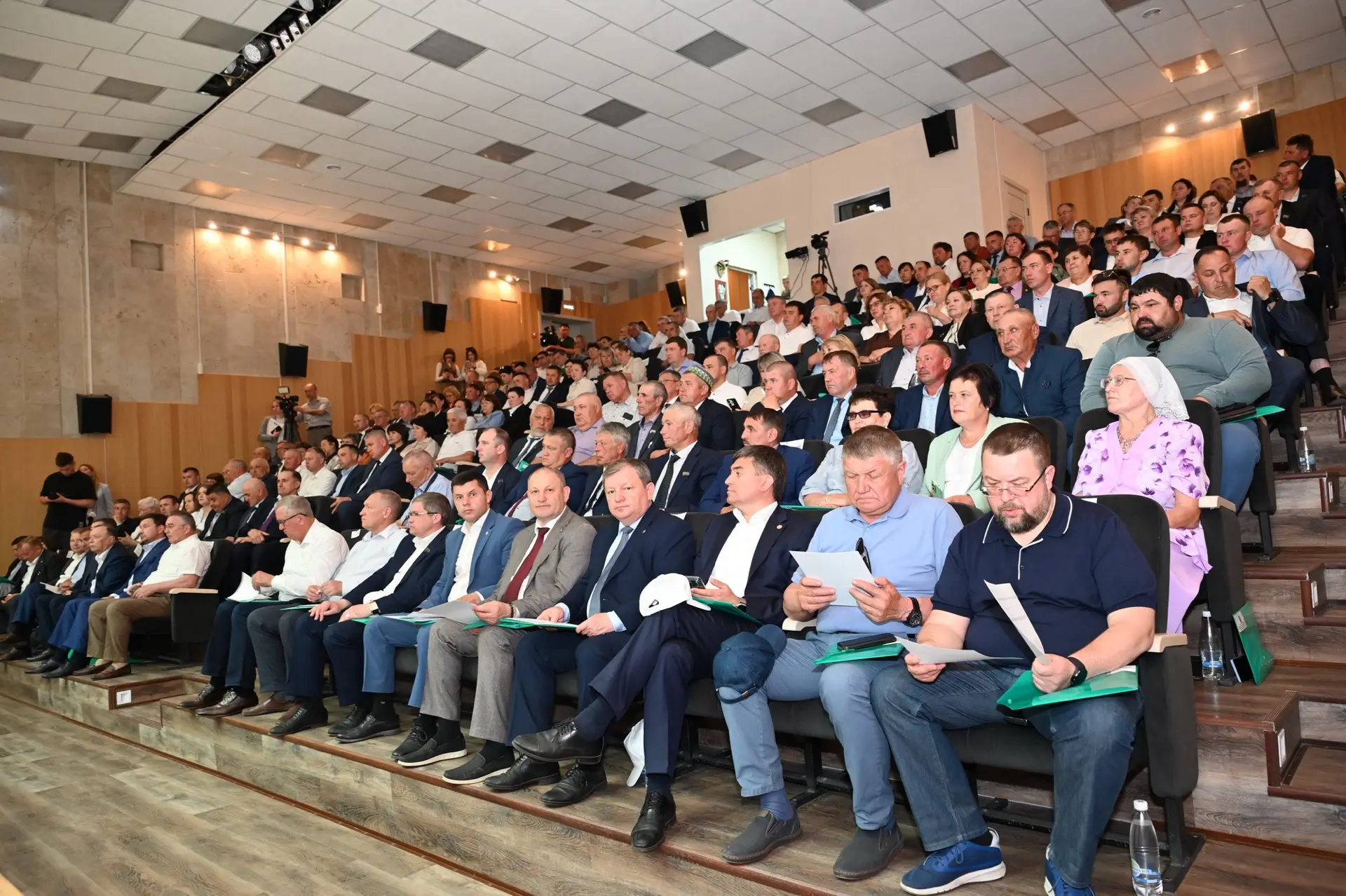 Марат Ахметов в Новошешминске провел первое совещание по поддержке деловой активности сельчан