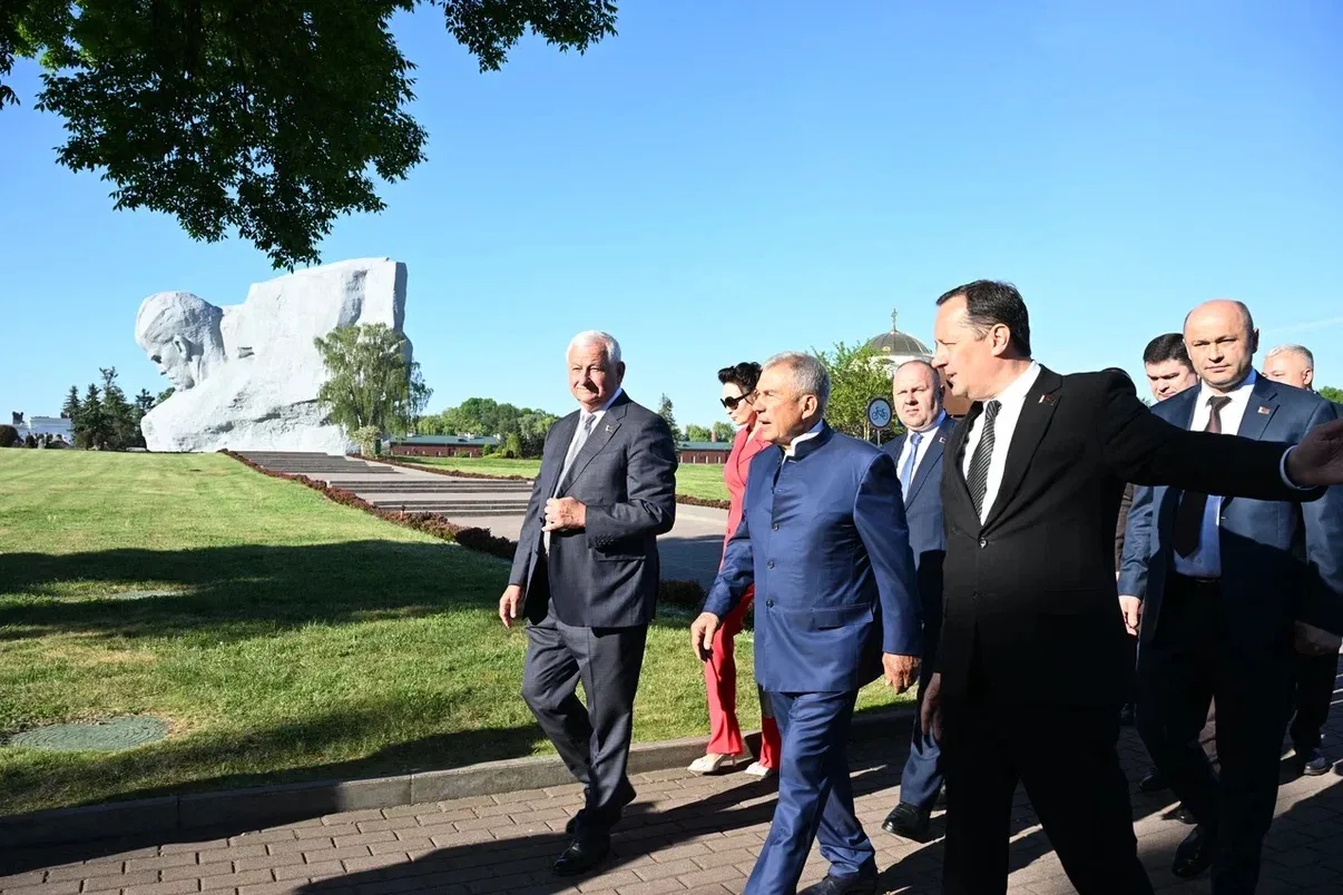 Рустам Минниханов посетил Мемориальный комплекс «Брестская крепость»