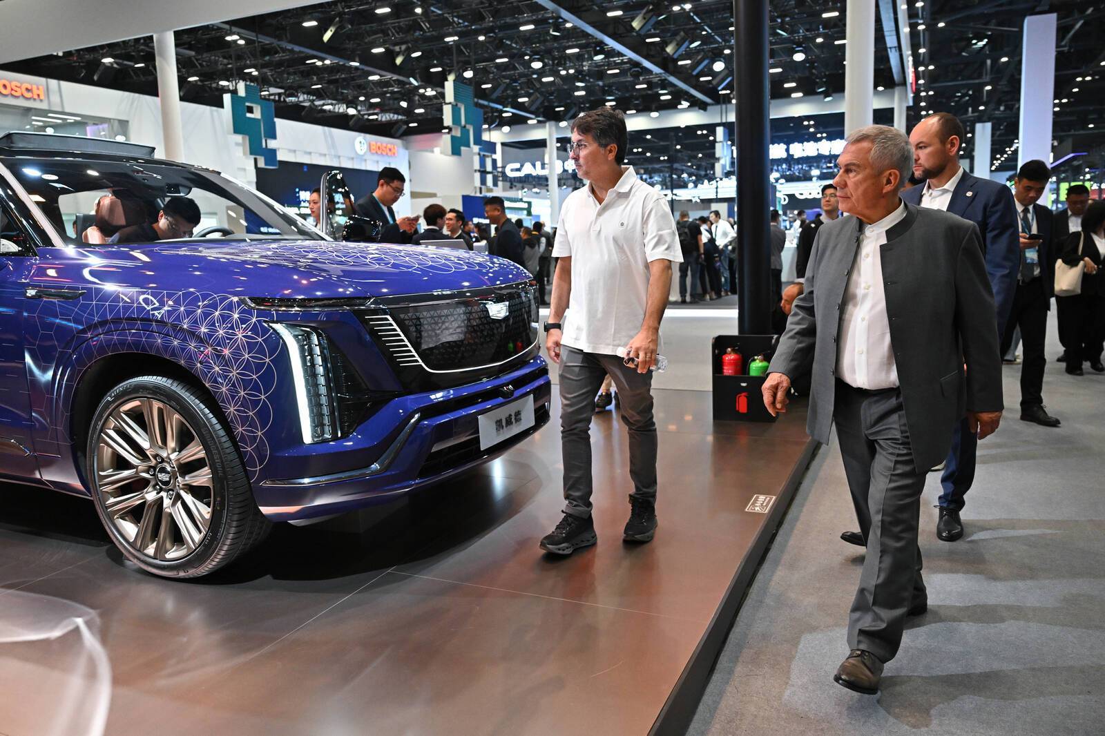 Минниханов осмотрел выставку Auto China – 2026 в Пекине
