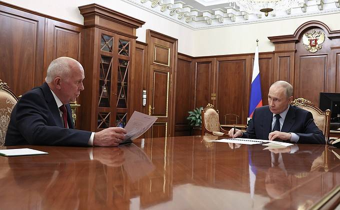 Чемезов доложил Путину о поставках в войска новой РСЗО «Сарма»