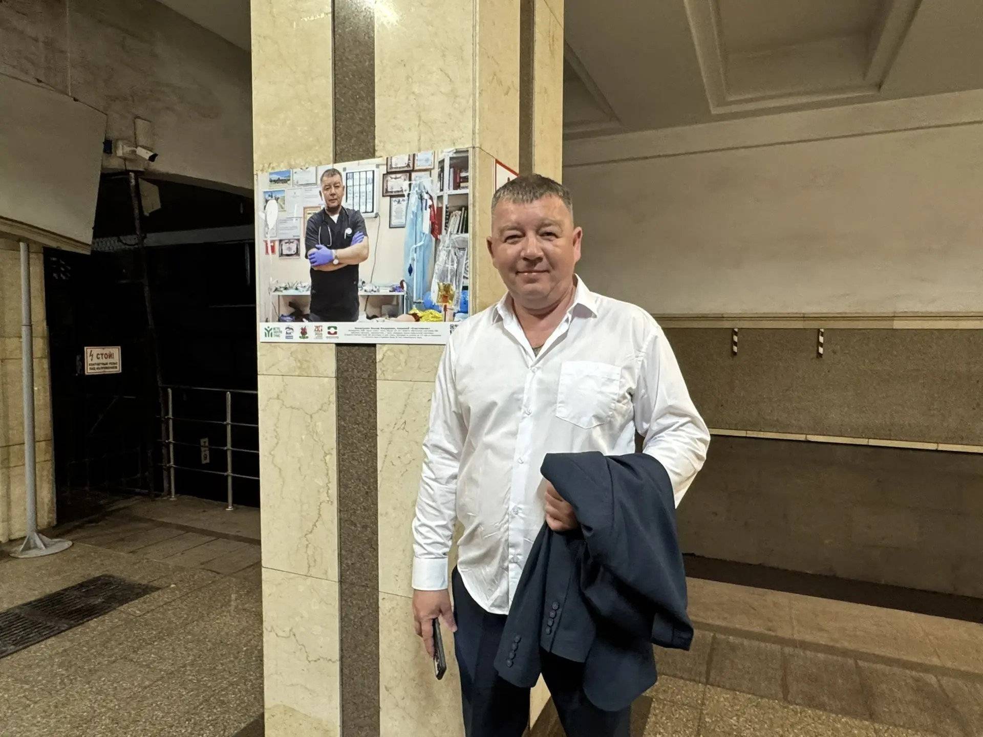 На станции метро «Суконная слобода» в Казани открыли фотовыставку «Волонтеры СВО»
