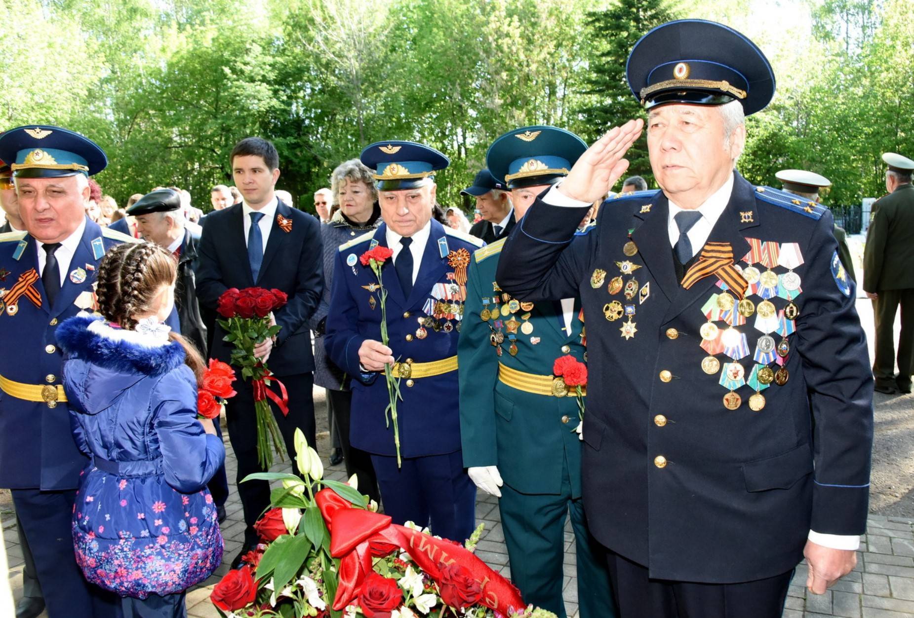 На Архангельском кладбище в Казани состоялась церемония возложения памятных венков