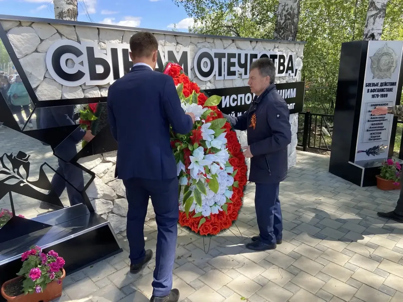 В нижнекамском селе Шереметьевка в День Победы открылся мемориал «Сынам Отечества»