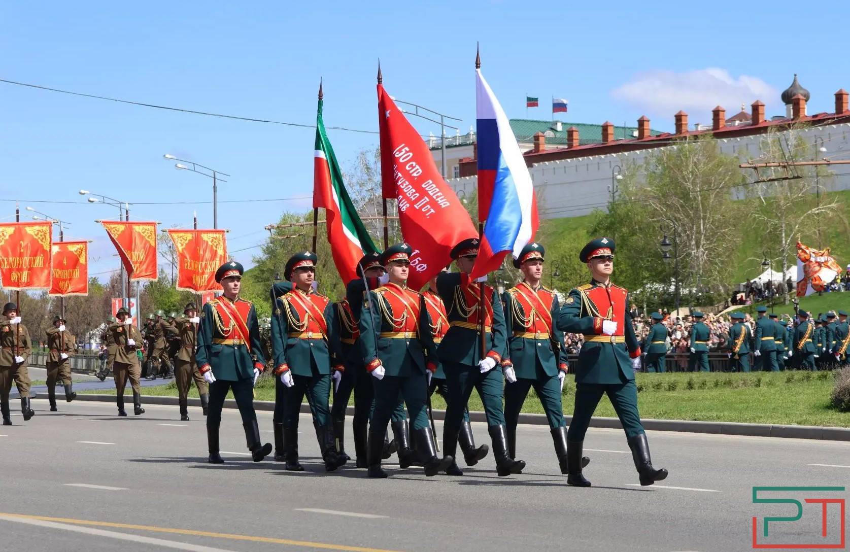 В Казани прошел Парад Победы - фото