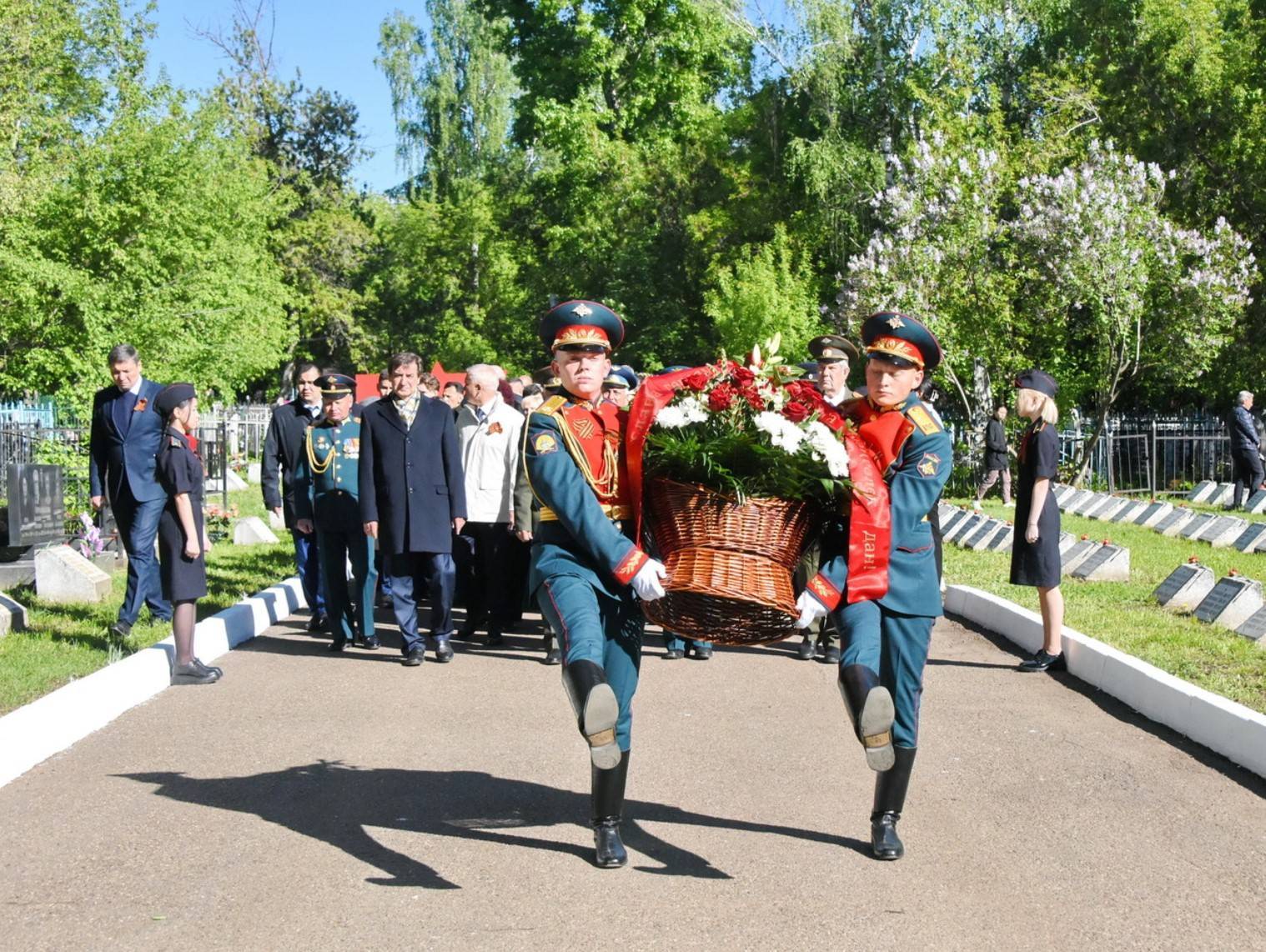 На Архангельском кладбище в Казани состоялась церемония возложения памятных венков