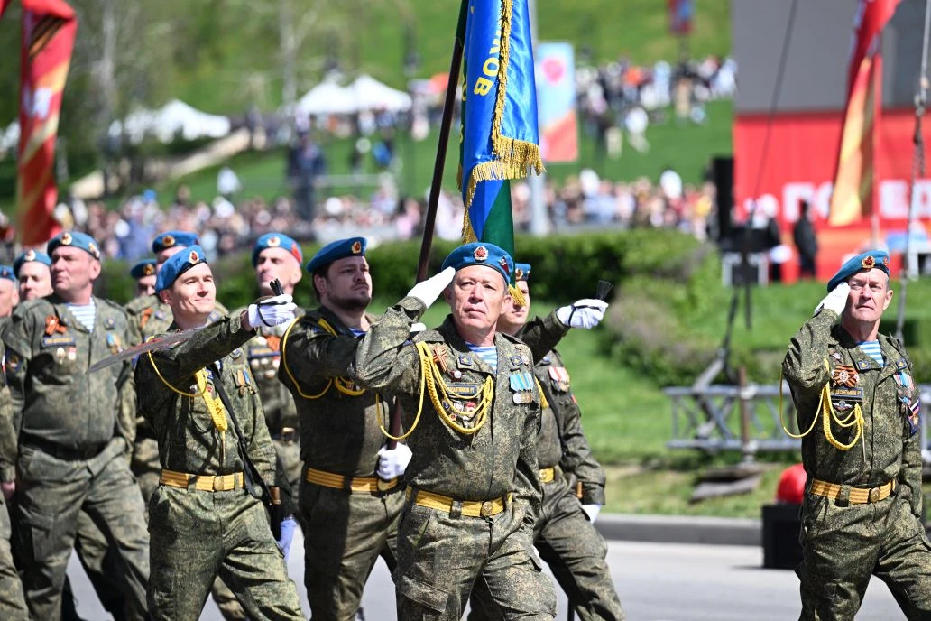 Минниханов поделился фото с парада Победы в Казани