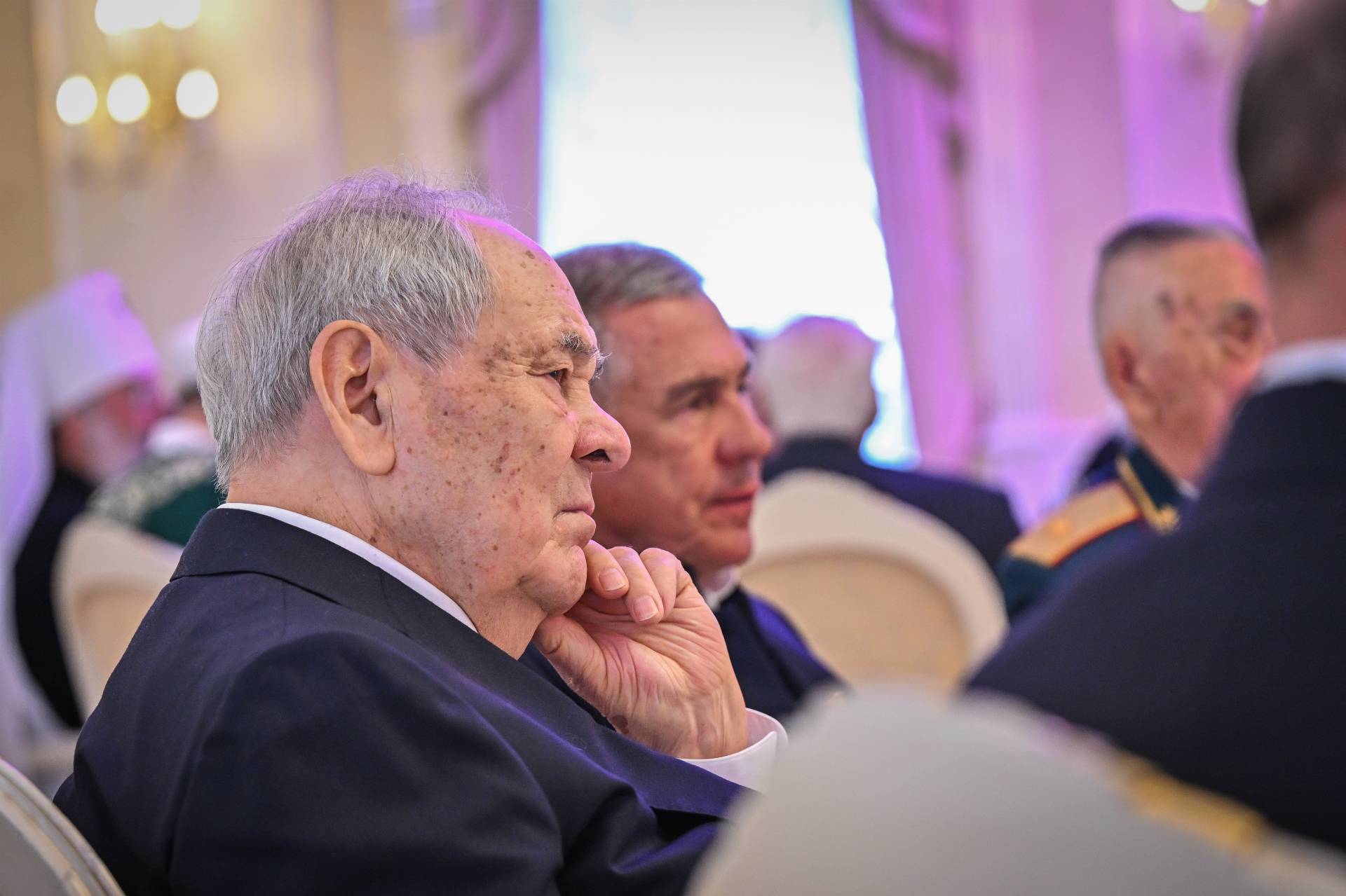 Минниханов: имена героев Великой Отечественной и тружеников тыла навсегда останутся в наших сердцах