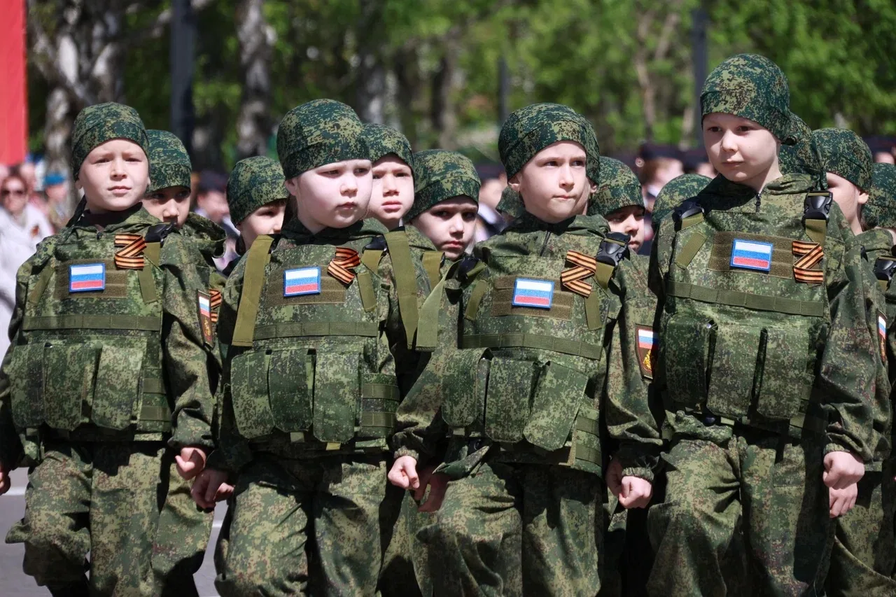 Воспитанники детсадов в Нижнекамске прошли в составе колонн на параде Победы