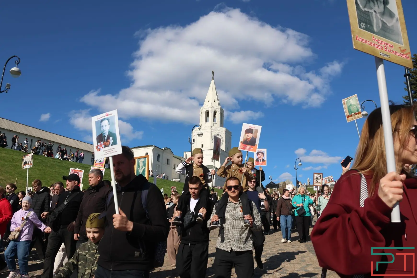 В «Бессмертном полку» в Казани приняли участие 130 тыс. человек