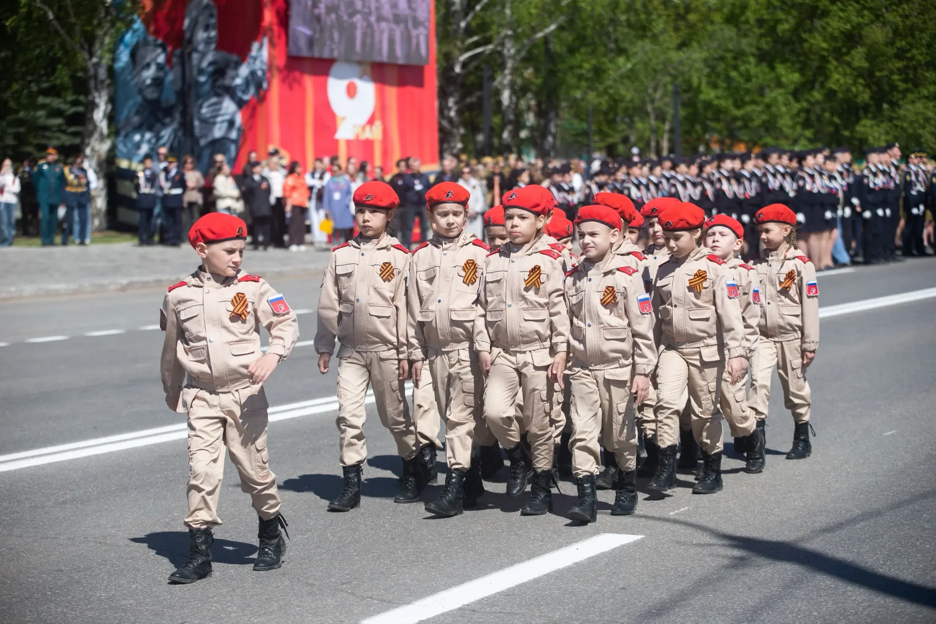 Воспитанники детсадов в Нижнекамске прошли в составе колонн на параде Победы