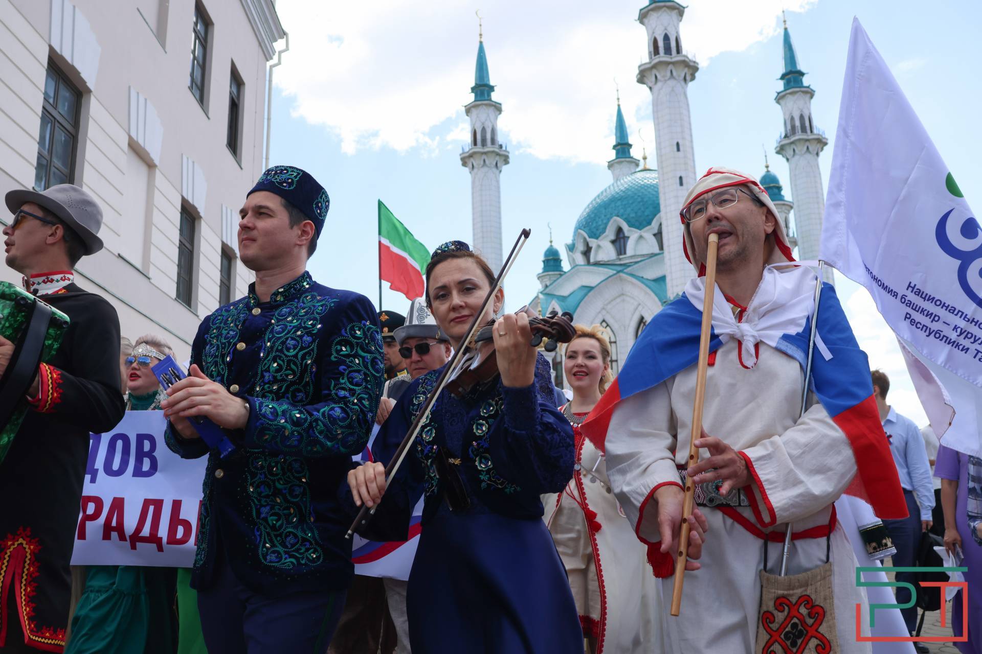 Шествие Парада Дружбы народов прошло в Казанском Кремле