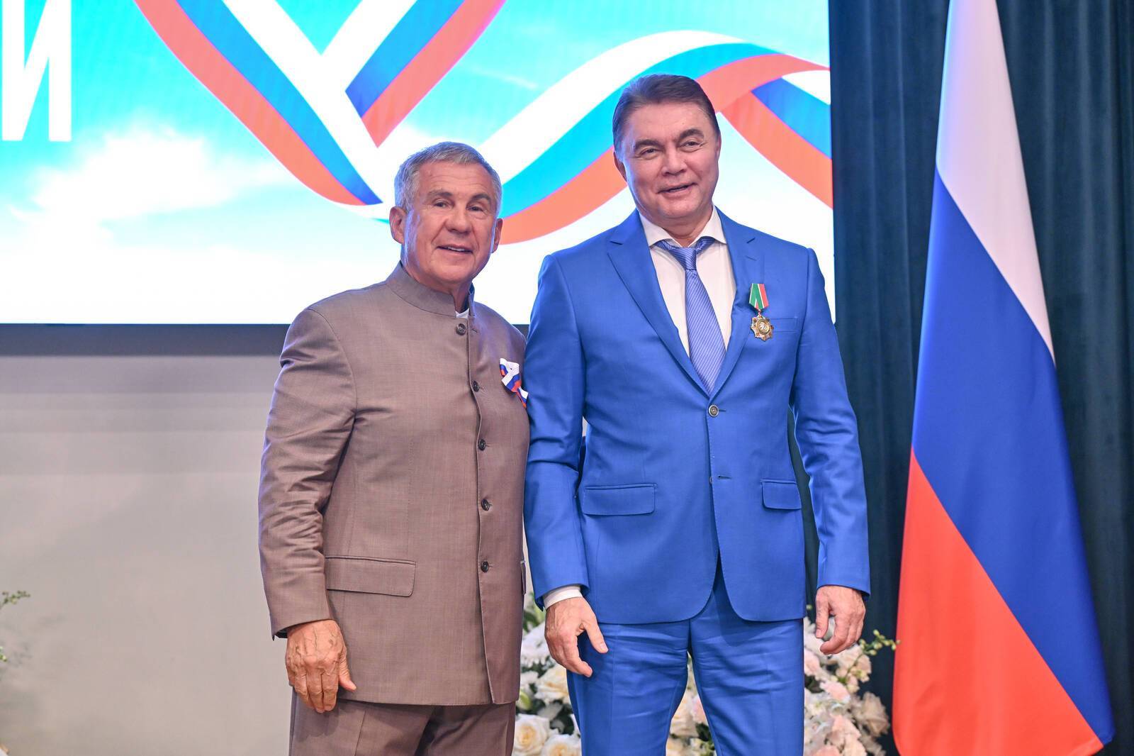 Минниханов вручил госнаграды жителям Татарстана: День России встречаем сплоченной страной