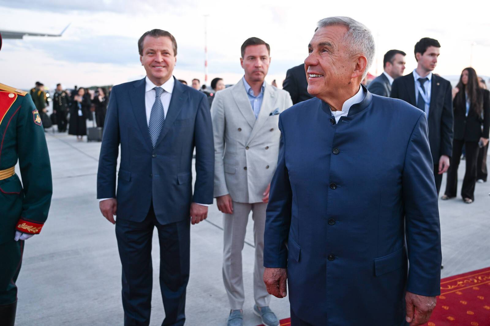 Минниханов встретил Премьер-министра Таиланда в аэропорту Казани