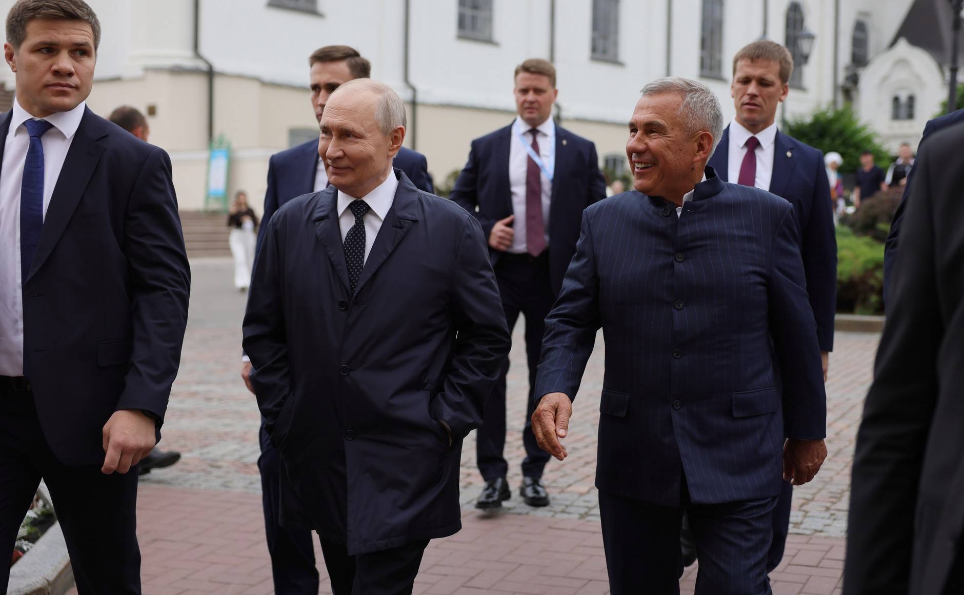 Путин посетил Кул Шариф и Благовещенский храм в Казанском Кремле и пообщался с прихожанами