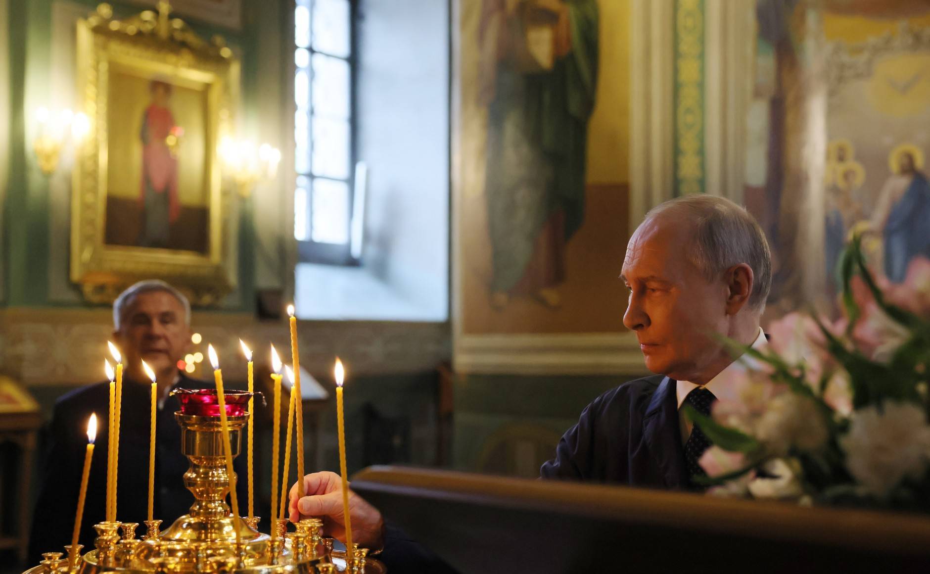Путин посетил Кул Шариф и Благовещенский храм в Казанском Кремле и пообщался с прихожанами