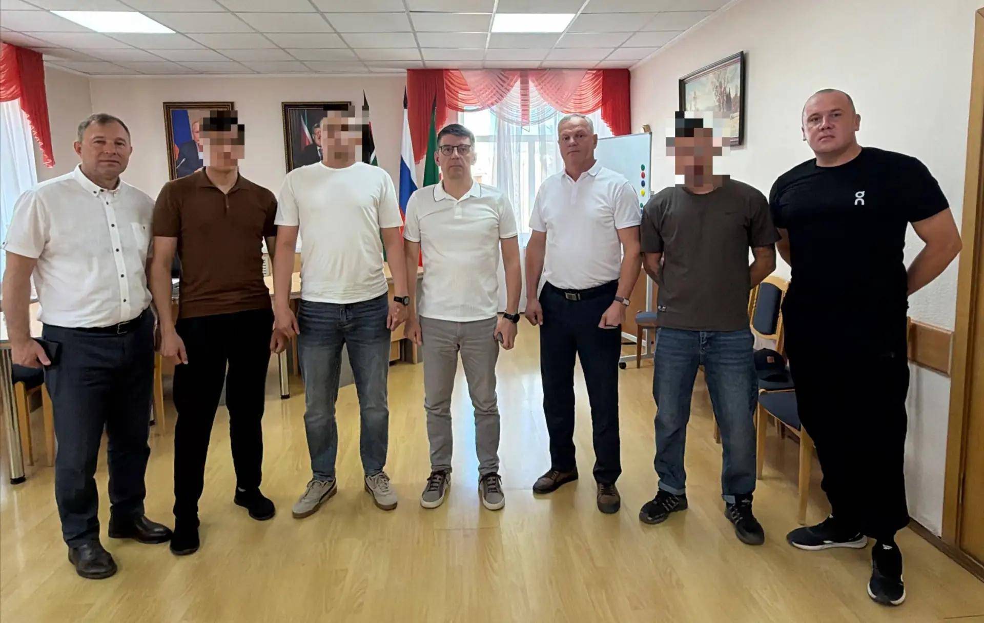 Глава Лениногорского района обсудил нужды СВО на встрече с бойцами