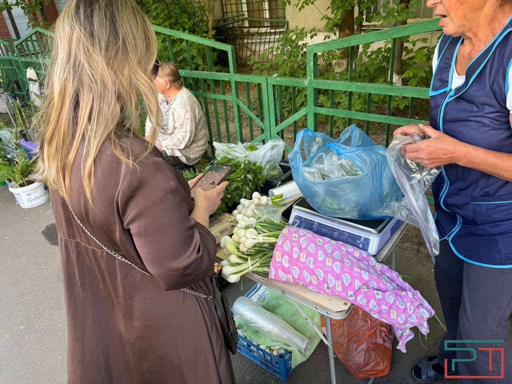 Айсберг – с грядки, пионы – в сахаре: большие секреты малых рынков Казани