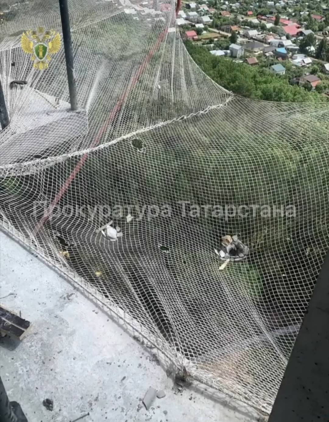 На стройке в Зеленодольске на водителя грузовика упала балка с 20-го этажа – мужчина погиб