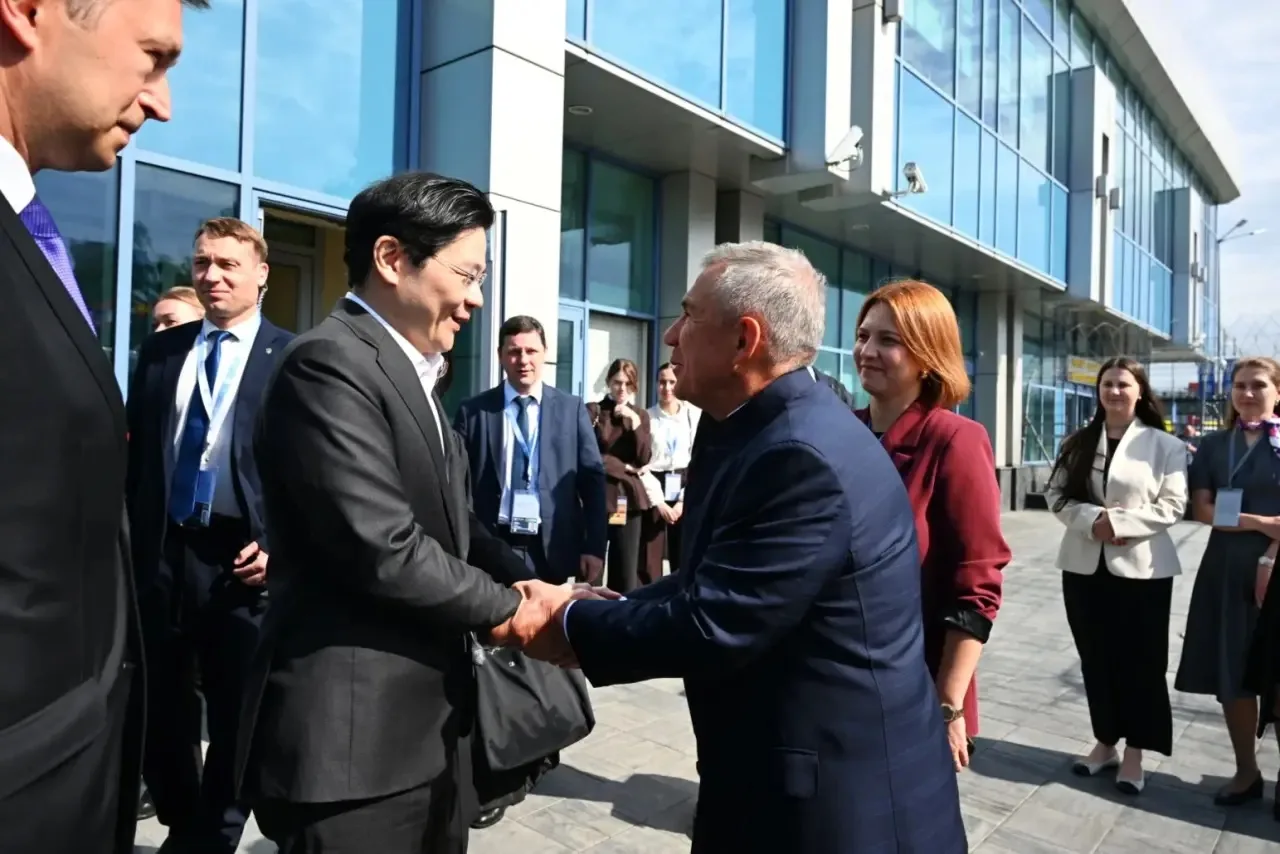 Минниханов в аэропорту Казани проводил премьеров Восточного Тимора, Лаоса и Сингапура