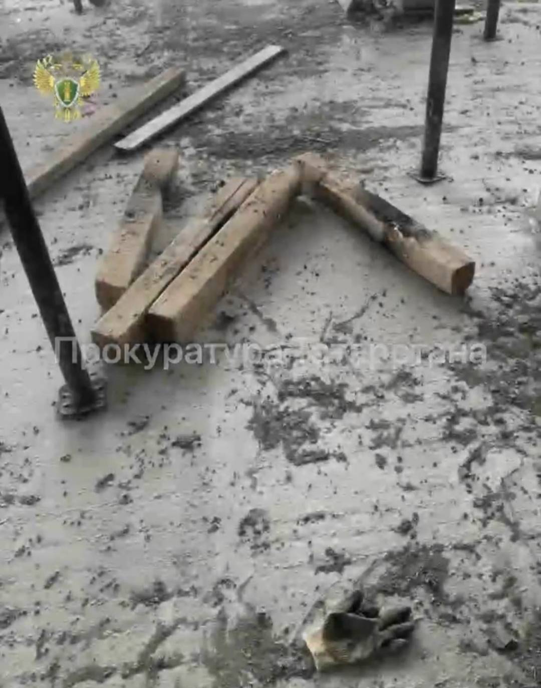 На стройке в Зеленодольске на водителя грузовика упала балка с 20-го этажа – мужчина погиб