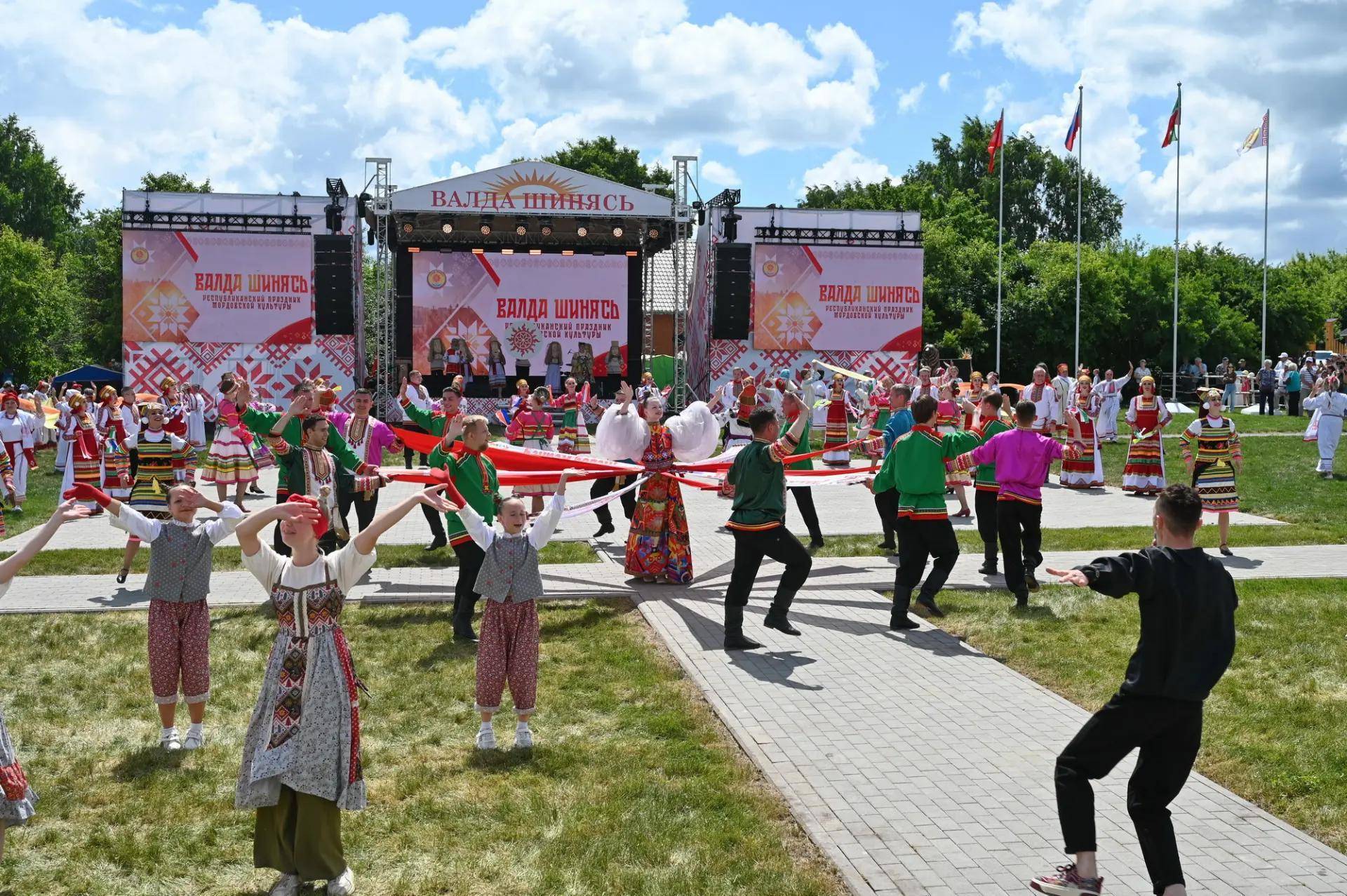 «Мордовская красавица», уха и фестиваль кукольных театров: в Татарстане прошел Валда шинясь