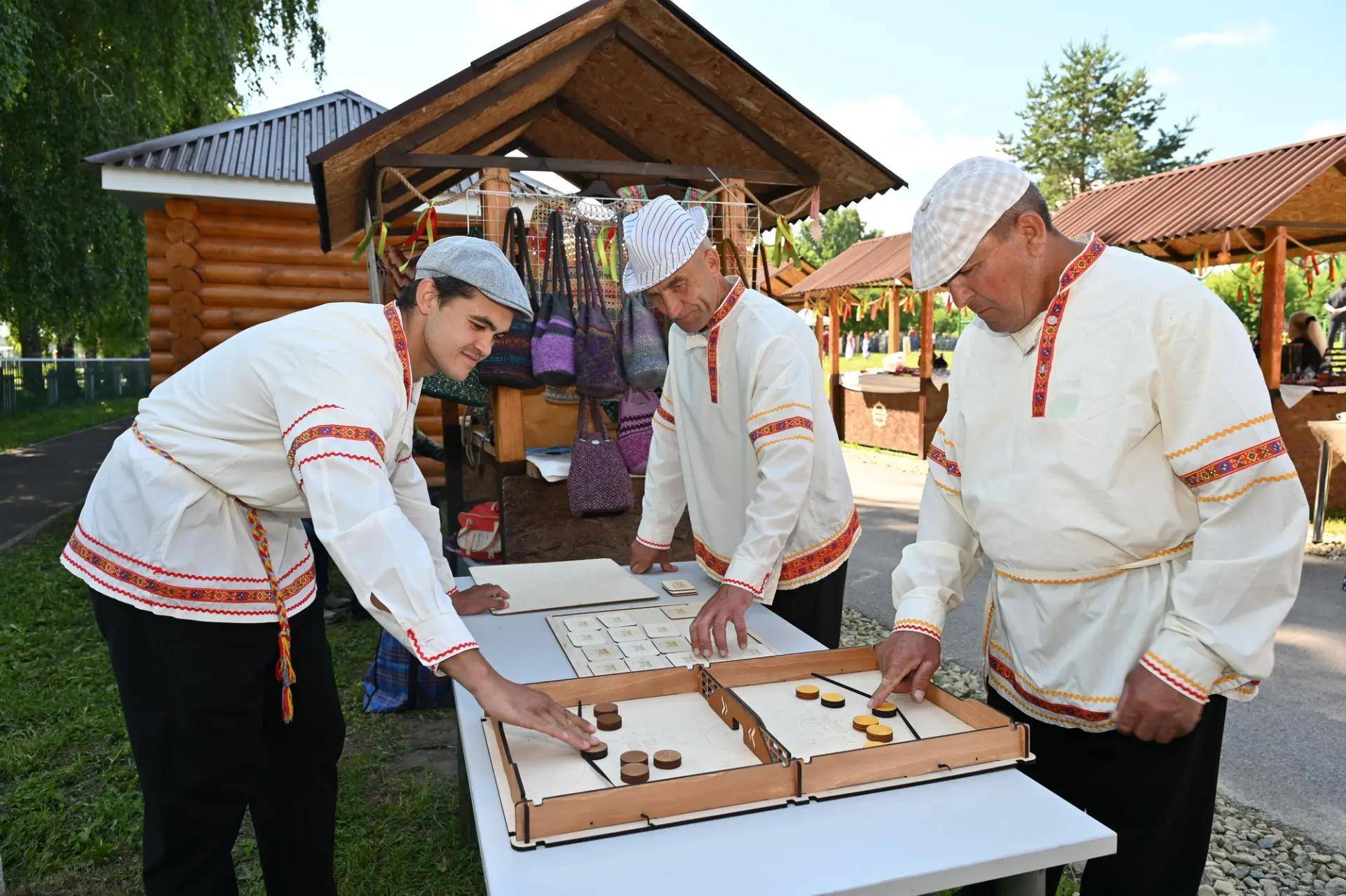 «Мордовская красавица», уха и фестиваль кукольных театров: в Татарстане прошел Валда шинясь