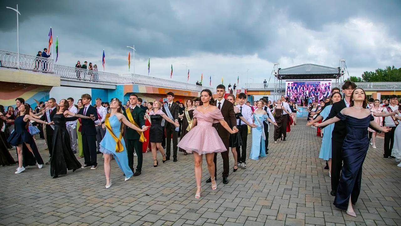 Для более 4 тыс. учащихся в Нижнекамске прошел выпускной