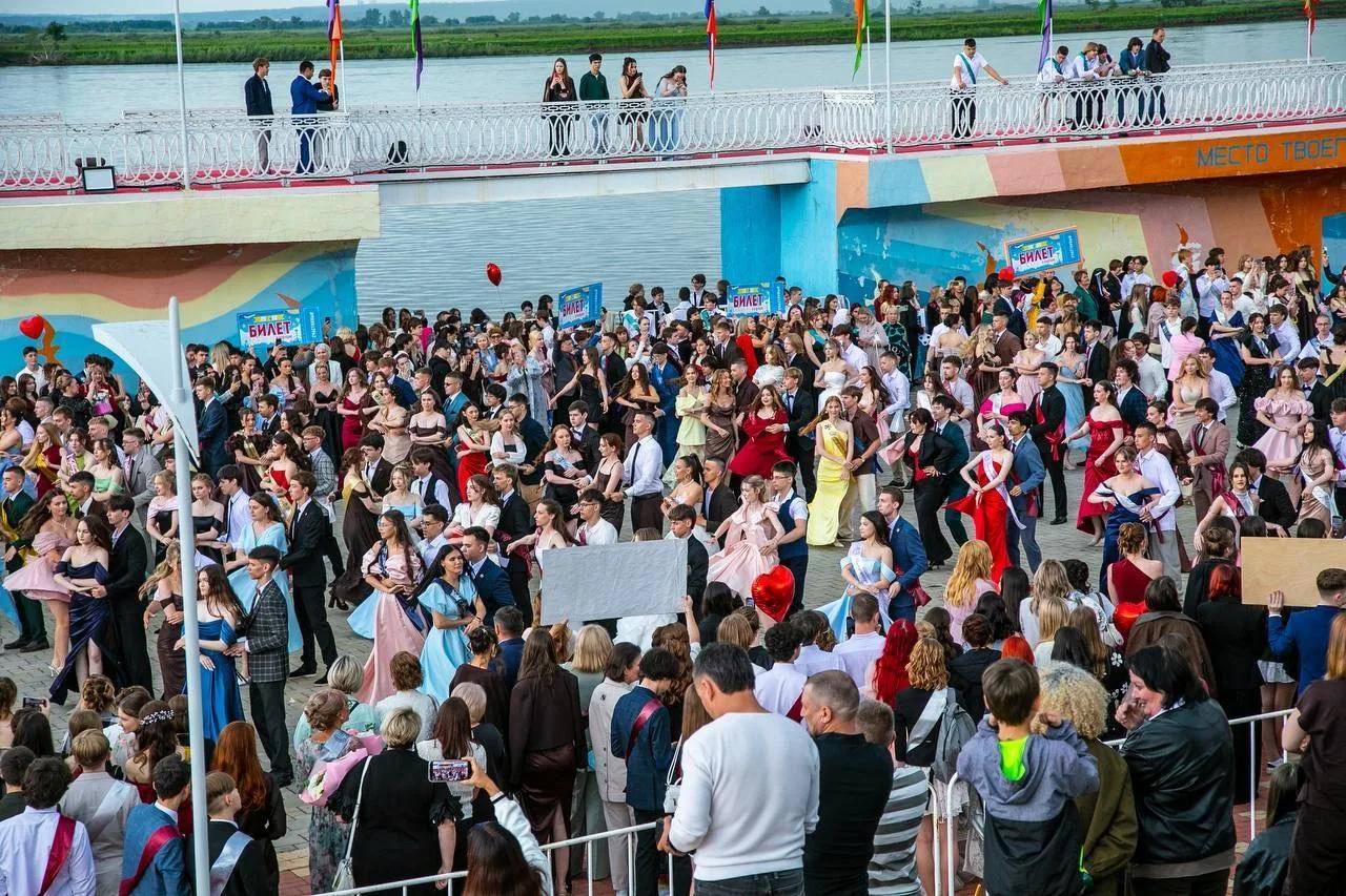 Для более 4 тыс. учащихся в Нижнекамске прошел выпускной