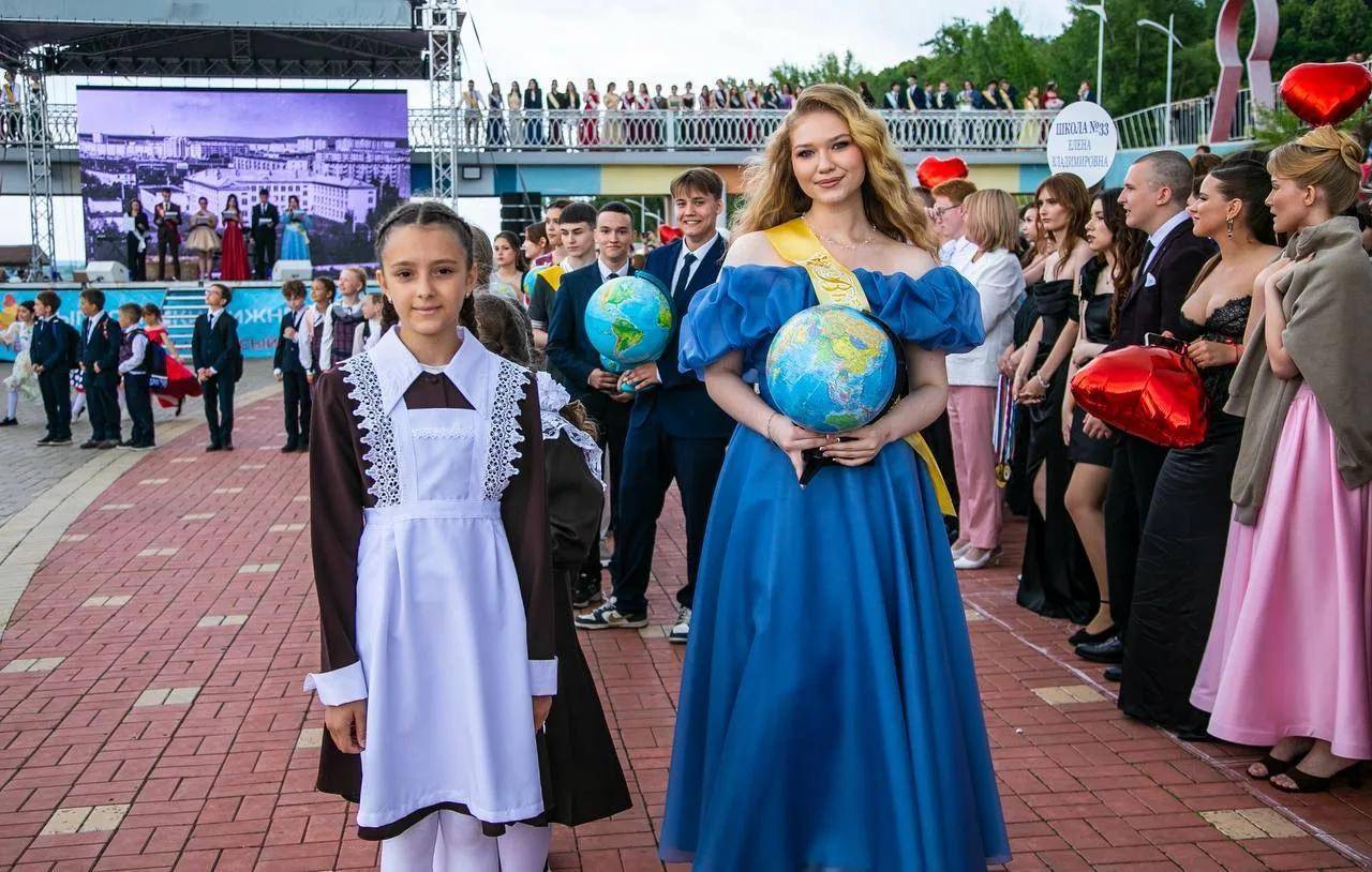 Для более 4 тыс. учащихся в Нижнекамске прошел выпускной